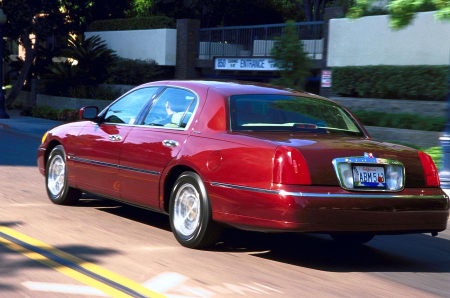  Lincoln Town Car 1998 года  (фото 71 из 77)